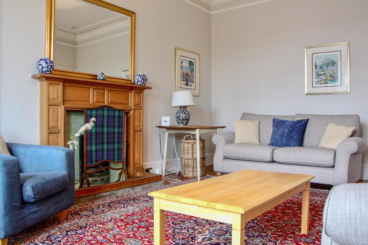 3 Bedroom Flat In Edinburgh's New Town Sleeps 6 *