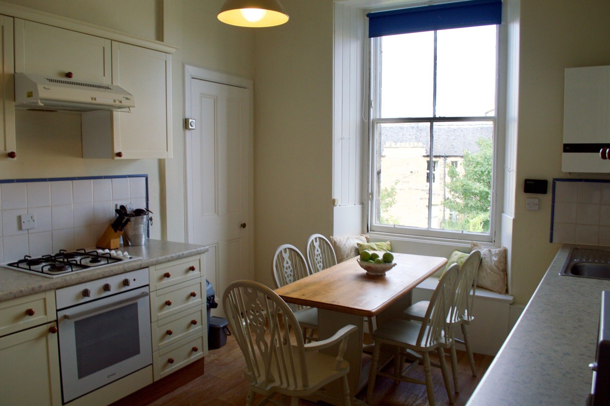 3 Bedroom Flat In Edinburgh's New Town Sleeps 6 *