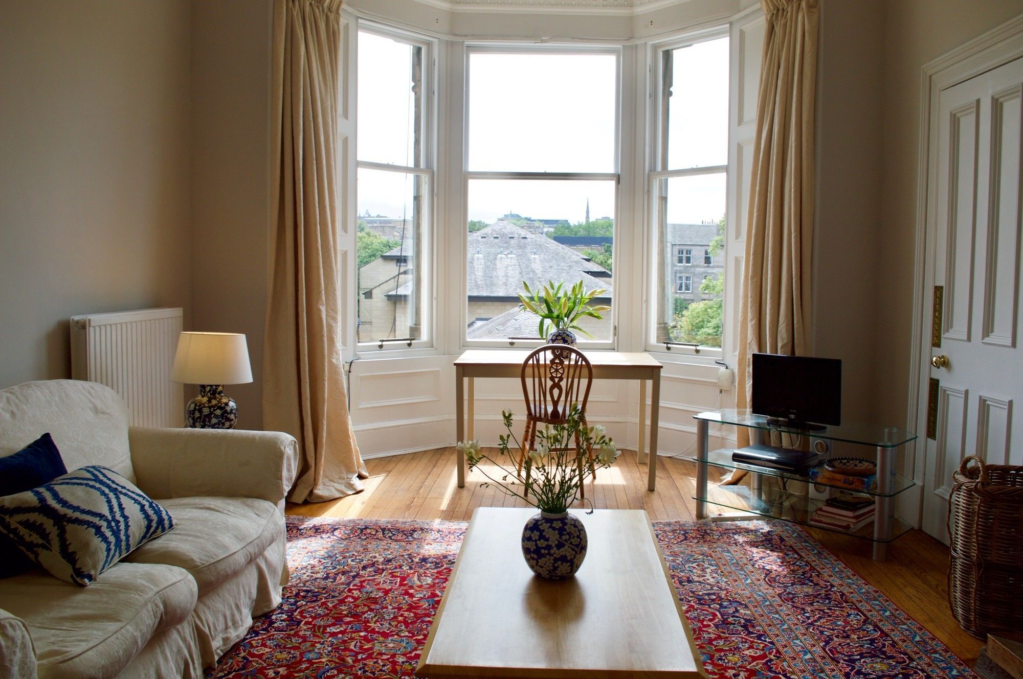 3 Bedroom Flat In Edinburgh's New Town Sleeps 6 *