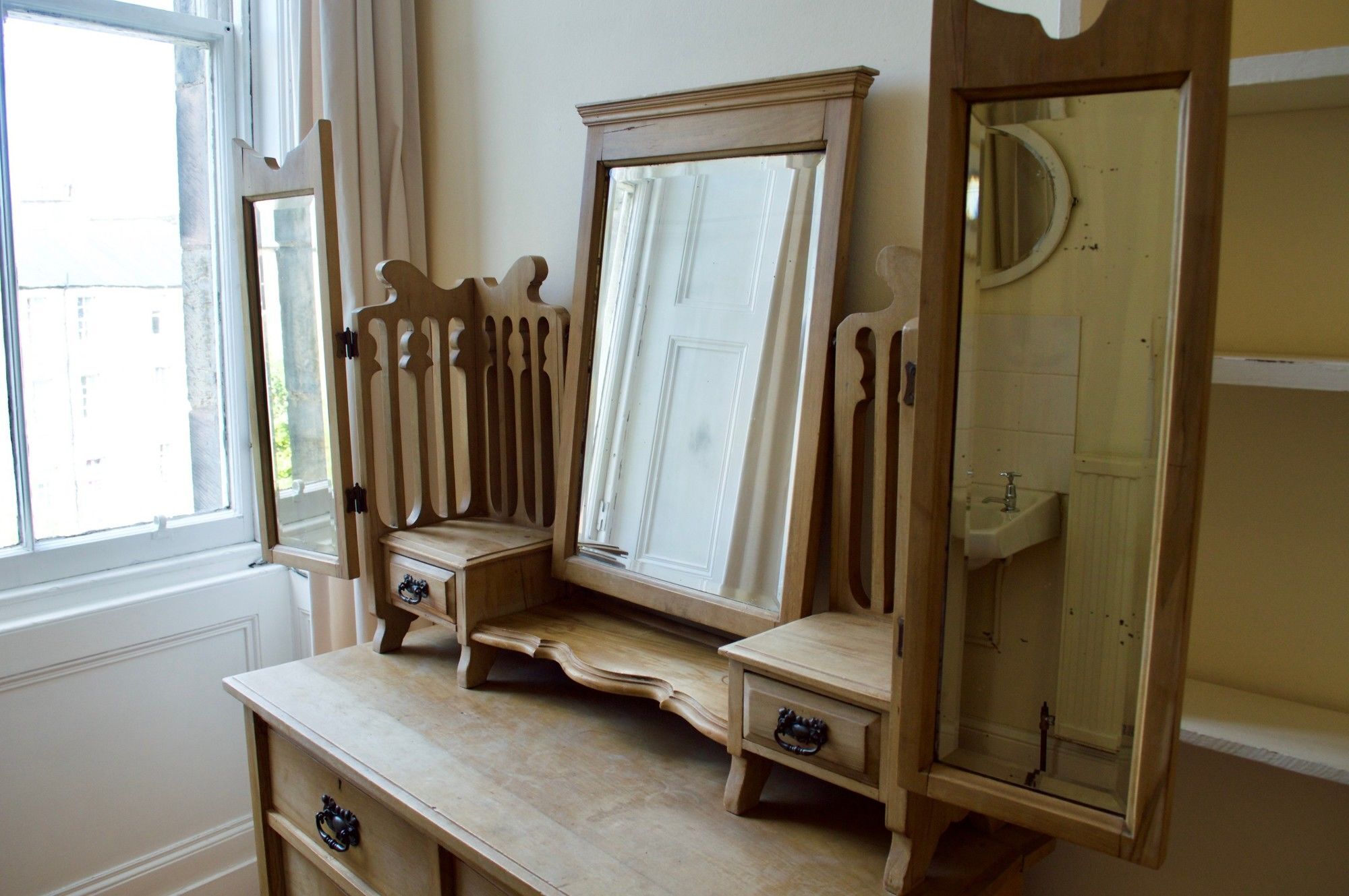 3 Bedroom Flat In Edinburgh's New Town Sleeps 6